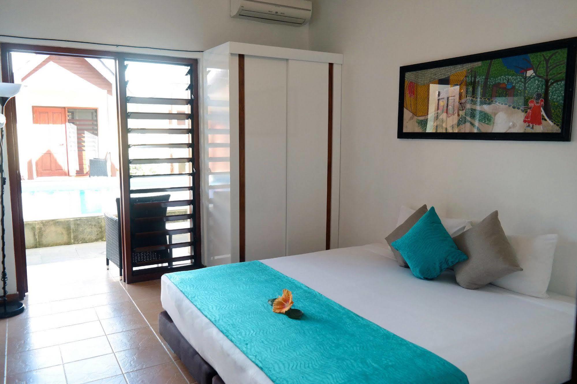 Moorings Hotel Port Vila Exterior photo